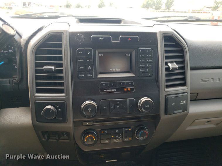 image for item IP9271 2018 Ford F250 Super Duty XL  Crew Cab pickup truck