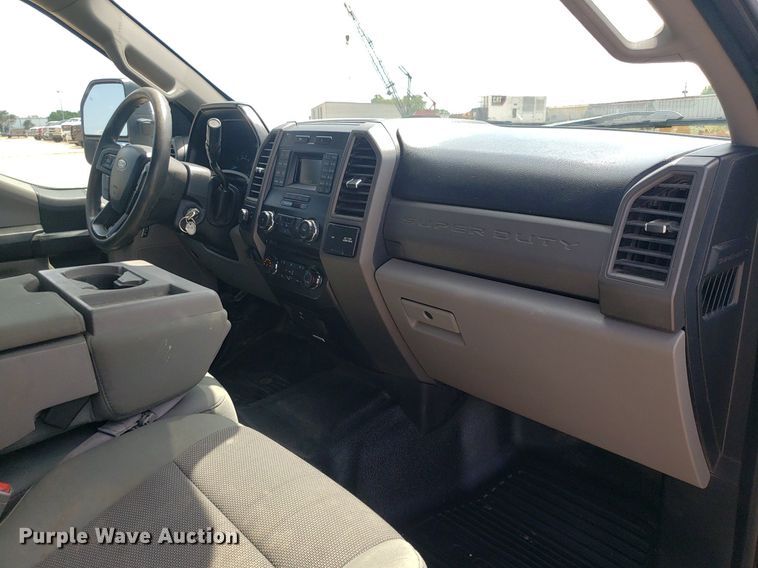 image for item IP9271 2018 Ford F250 Super Duty XL  Crew Cab pickup truck