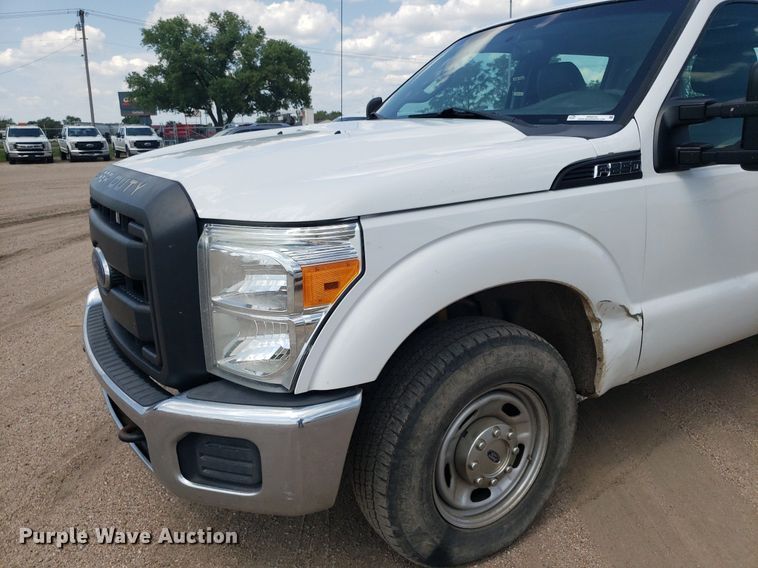 image for item IP9272 2016 Ford F250 Super Duty  Crew Cab pickup truck