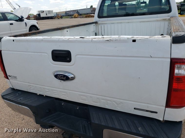 image for item IP9272 2016 Ford F250 Super Duty  Crew Cab pickup truck