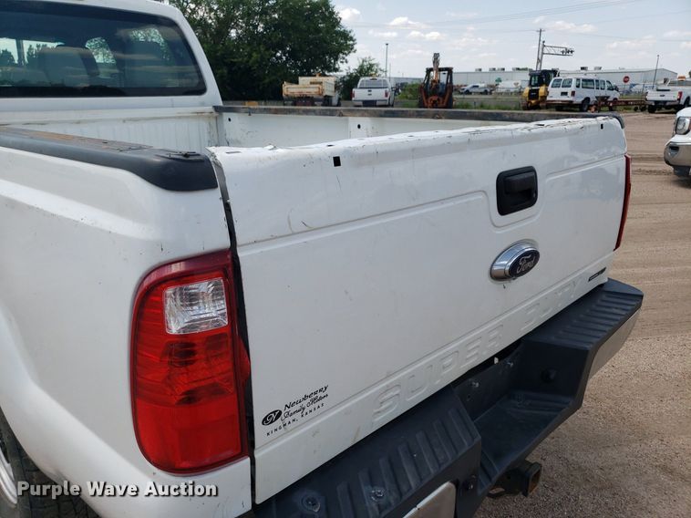 image for item IP9272 2016 Ford F250 Super Duty  Crew Cab pickup truck