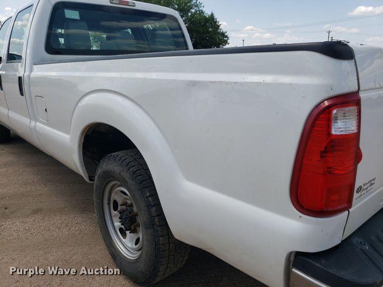 image for item IP9272 2016 Ford F250 Super Duty  Crew Cab pickup truck