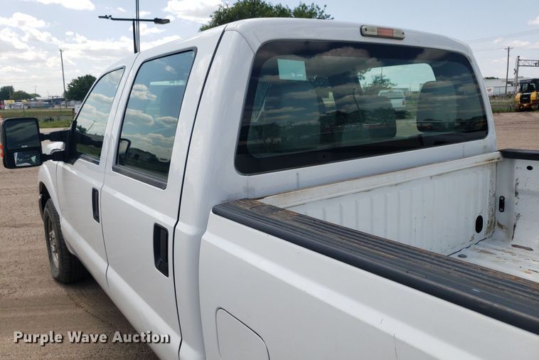 image for item IP9272 2016 Ford F250 Super Duty  Crew Cab pickup truck