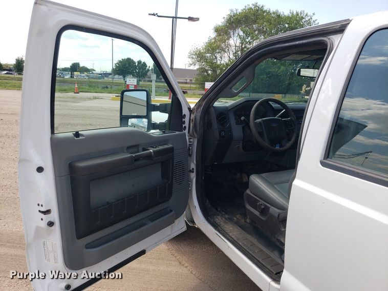 image for item IP9272 2016 Ford F250 Super Duty  Crew Cab pickup truck