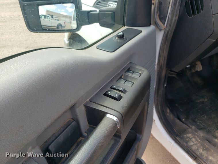 image for item IP9272 2016 Ford F250 Super Duty  Crew Cab pickup truck