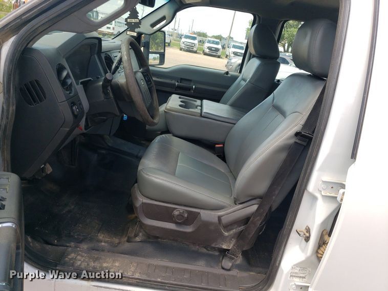 image for item IP9272 2016 Ford F250 Super Duty  Crew Cab pickup truck