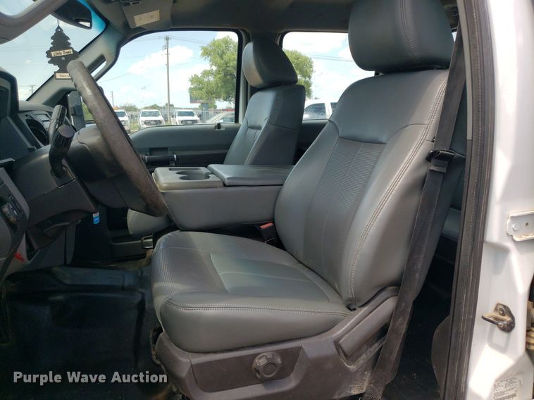 image for item IP9272 2016 Ford F250 Super Duty  Crew Cab pickup truck