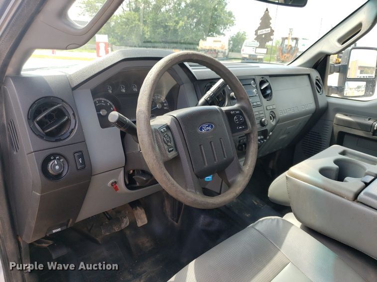 image for item IP9272 2016 Ford F250 Super Duty  Crew Cab pickup truck