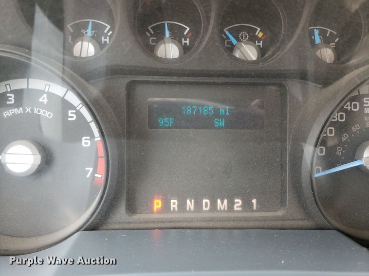 image for item IP9272 2016 Ford F250 Super Duty  Crew Cab pickup truck