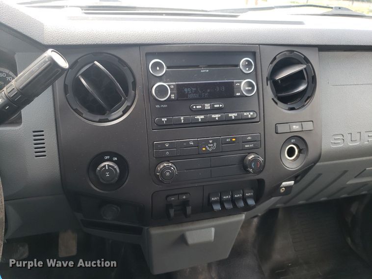 image for item IP9272 2016 Ford F250 Super Duty  Crew Cab pickup truck