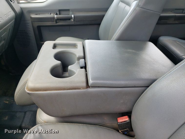 image for item IP9272 2016 Ford F250 Super Duty  Crew Cab pickup truck