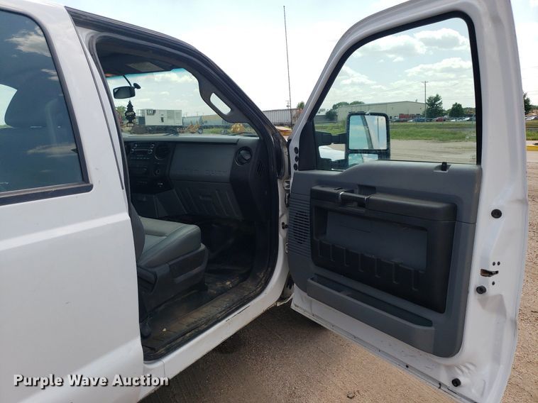 image for item IP9272 2016 Ford F250 Super Duty  Crew Cab pickup truck