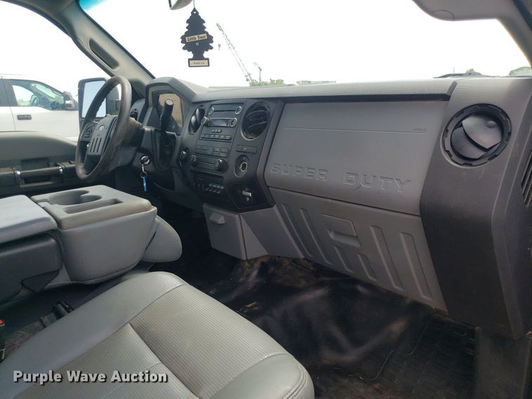 image for item IP9272 2016 Ford F250 Super Duty  Crew Cab pickup truck