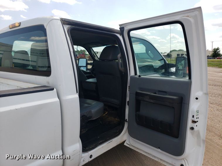 image for item IP9272 2016 Ford F250 Super Duty  Crew Cab pickup truck