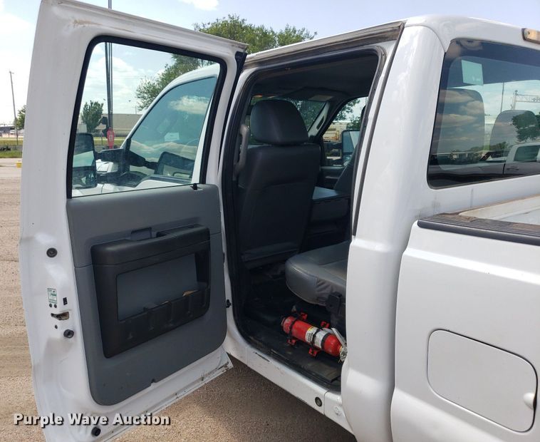 image for item IP9272 2016 Ford F250 Super Duty  Crew Cab pickup truck