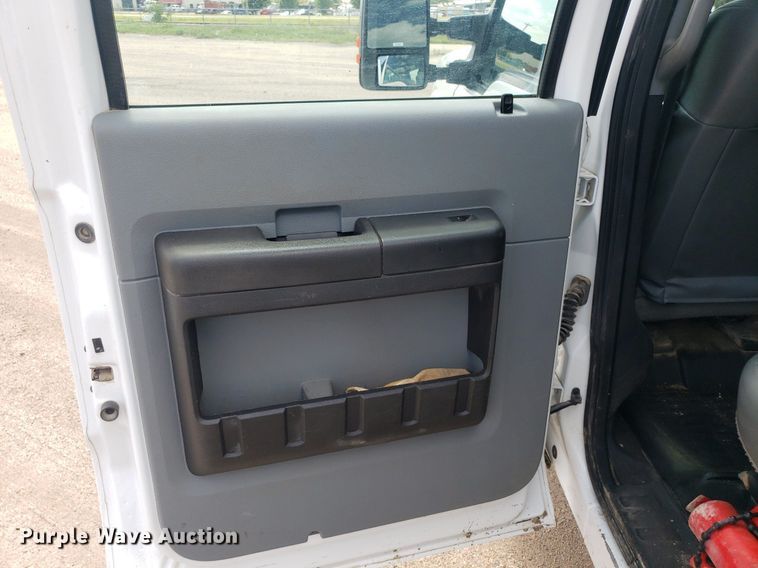 image for item IP9272 2016 Ford F250 Super Duty  Crew Cab pickup truck