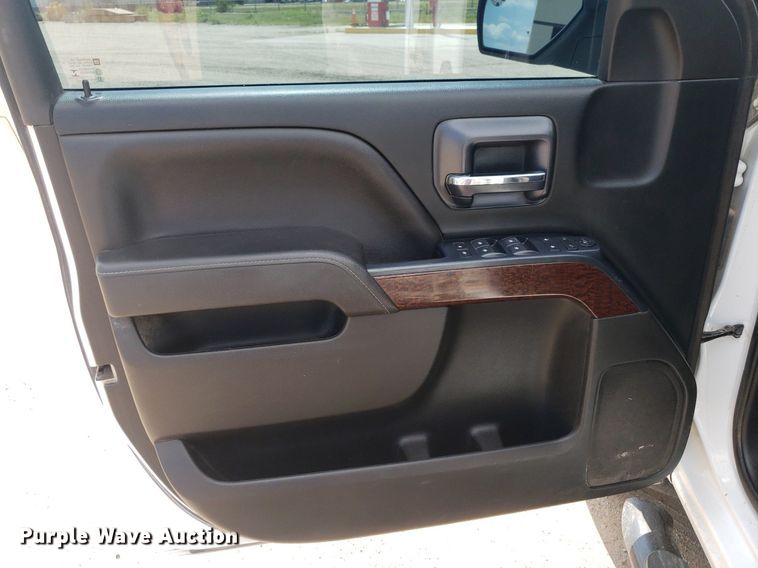 image for item IP9273 2017 GMC Sierra 1500  Double Cab pickup truck