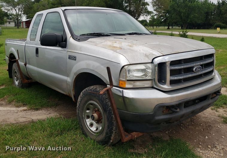 image for item IP9302 2004 Ford F250 Super Duty  SuperCab pickup truck