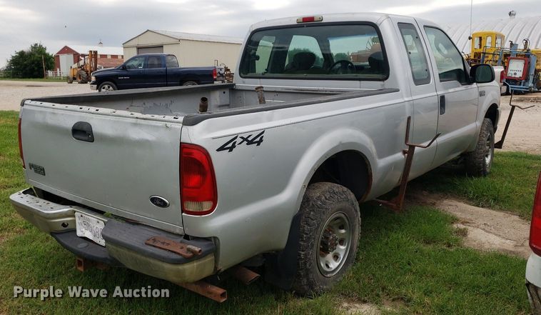 image for item IP9302 2004 Ford F250 Super Duty  SuperCab pickup truck