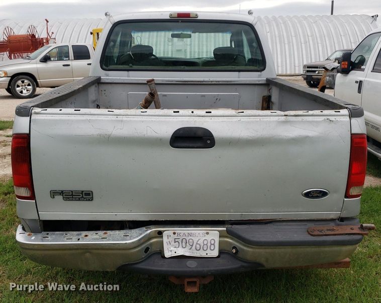 image for item IP9302 2004 Ford F250 Super Duty  SuperCab pickup truck