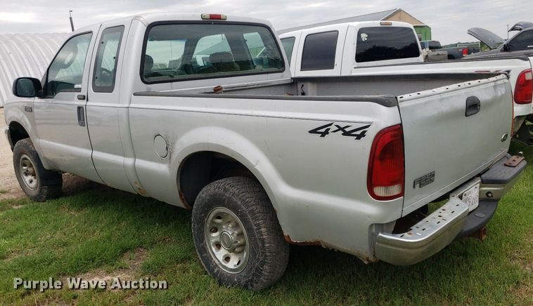 image for item IP9302 2004 Ford F250 Super Duty  SuperCab pickup truck