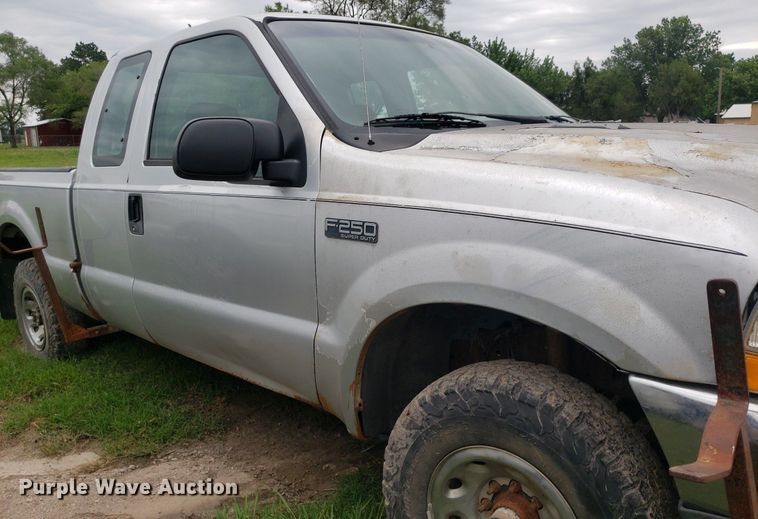 image for item IP9302 2004 Ford F250 Super Duty  SuperCab pickup truck