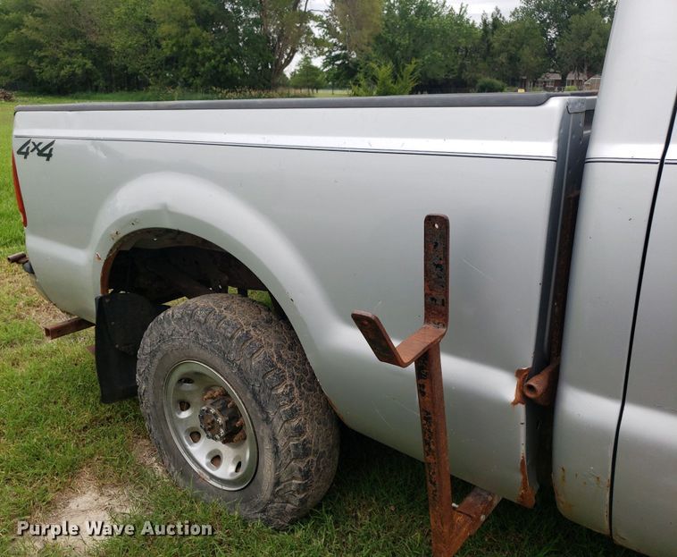 image for item IP9302 2004 Ford F250 Super Duty  SuperCab pickup truck