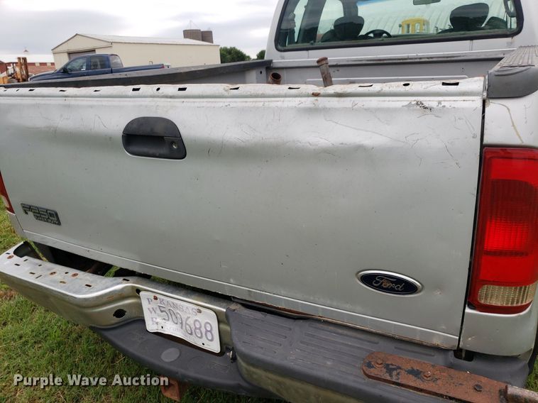 image for item IP9302 2004 Ford F250 Super Duty  SuperCab pickup truck