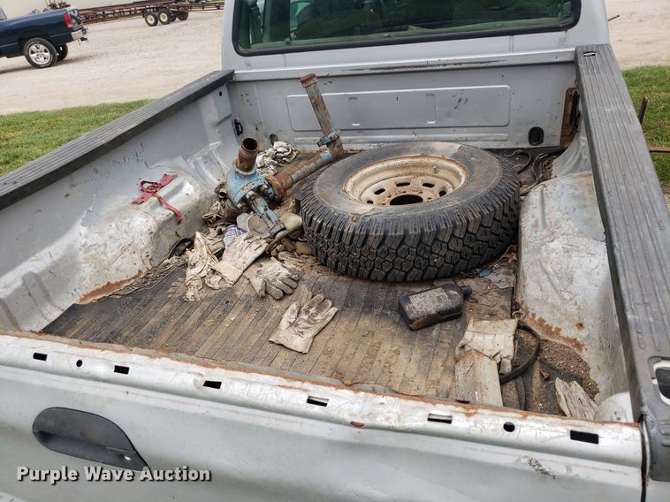 image for item IP9302 2004 Ford F250 Super Duty  SuperCab pickup truck