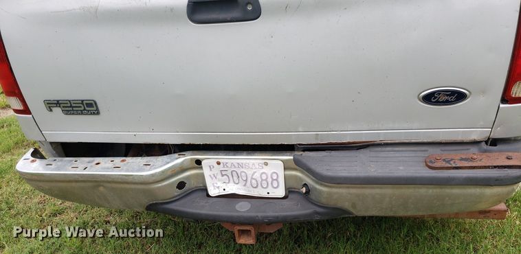 image for item IP9302 2004 Ford F250 Super Duty  SuperCab pickup truck