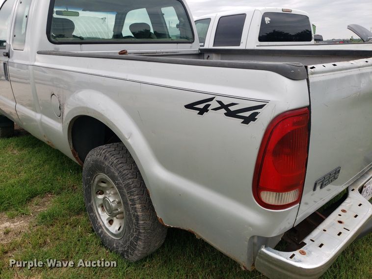 image for item IP9302 2004 Ford F250 Super Duty  SuperCab pickup truck