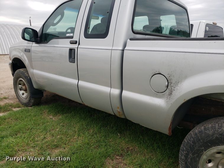 image for item IP9302 2004 Ford F250 Super Duty  SuperCab pickup truck