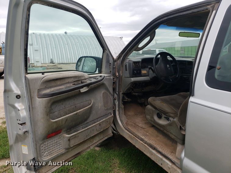 image for item IP9302 2004 Ford F250 Super Duty  SuperCab pickup truck