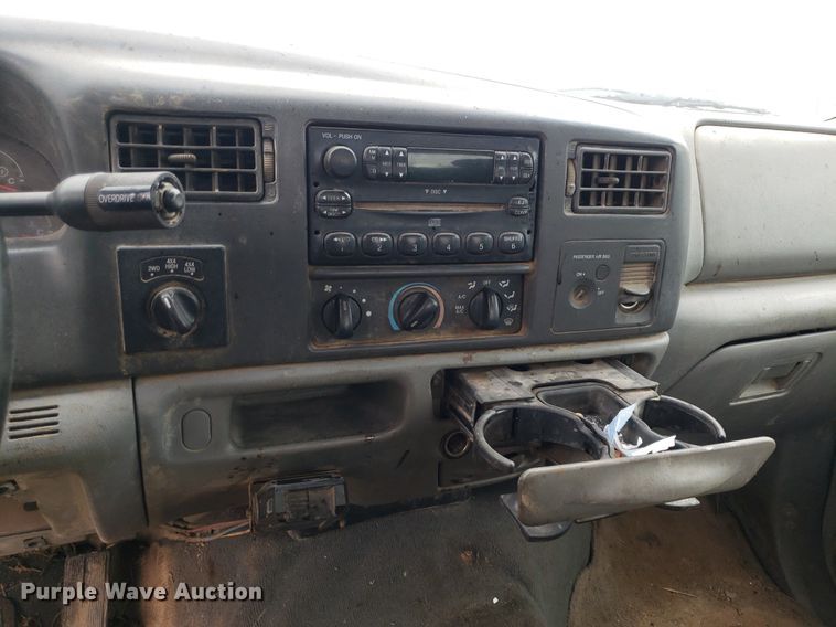 image for item IP9302 2004 Ford F250 Super Duty  SuperCab pickup truck