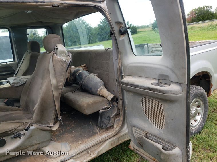 image for item IP9302 2004 Ford F250 Super Duty  SuperCab pickup truck