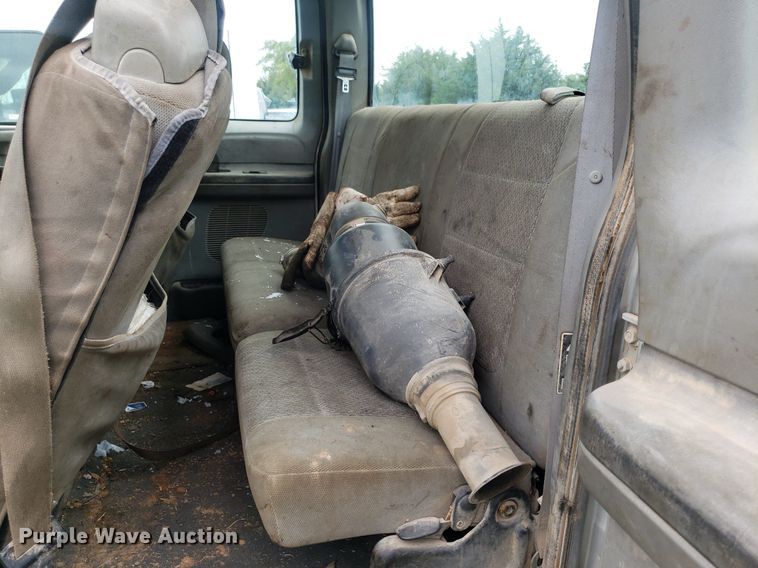 image for item IP9302 2004 Ford F250 Super Duty  SuperCab pickup truck