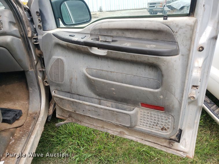 image for item IP9302 2004 Ford F250 Super Duty  SuperCab pickup truck
