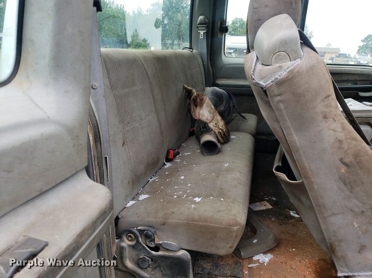 image for item IP9302 2004 Ford F250 Super Duty  SuperCab pickup truck