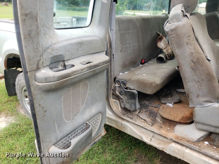 image for item IP9302 2004 Ford F250 Super Duty  SuperCab pickup truck