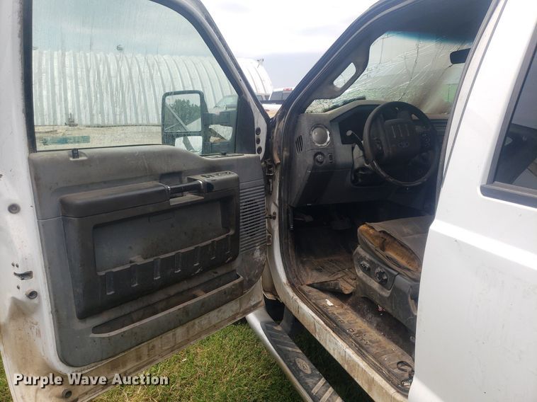 image for item IP9303 2012 Ford F250 Super Duty  Crew Cab pickup truck