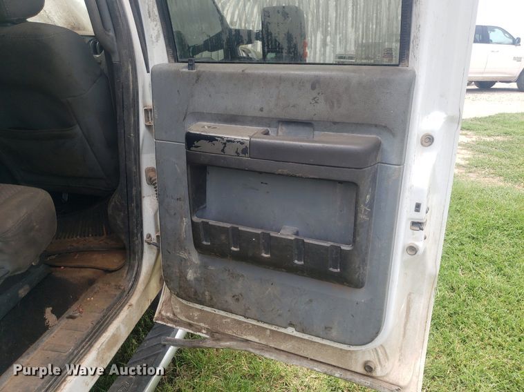 image for item IP9303 2012 Ford F250 Super Duty  Crew Cab pickup truck