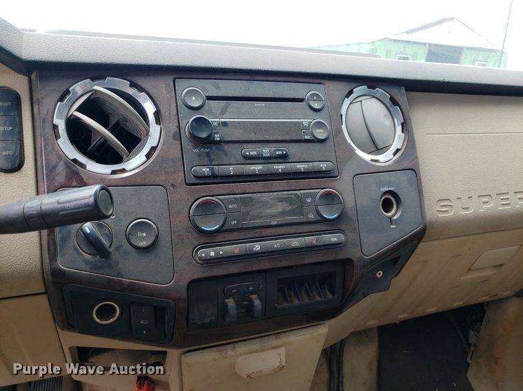 image for item IP9306 2008 Ford F250 Super Duty  Crew Cab pickup truck