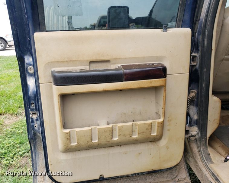 image for item IP9306 2008 Ford F250 Super Duty  Crew Cab pickup truck