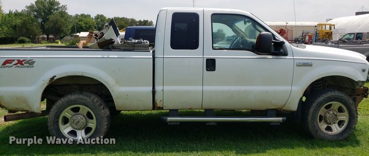 image for item IP9307 2005 Ford  F350 Super Duty  SuperCab pickup truck
