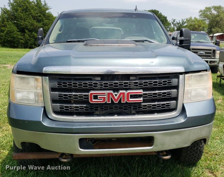 image for item IP9308 2012 GMC 2500HD  Crew Cab pickup truck