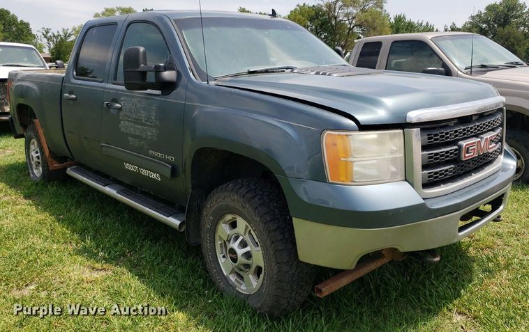 image for item IP9308 2012 GMC 2500HD  Crew Cab pickup truck