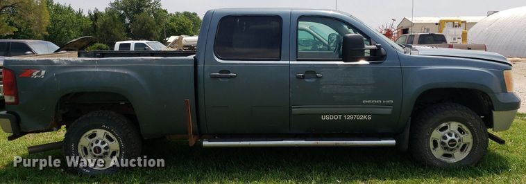 image for item IP9308 2012 GMC 2500HD  Crew Cab pickup truck