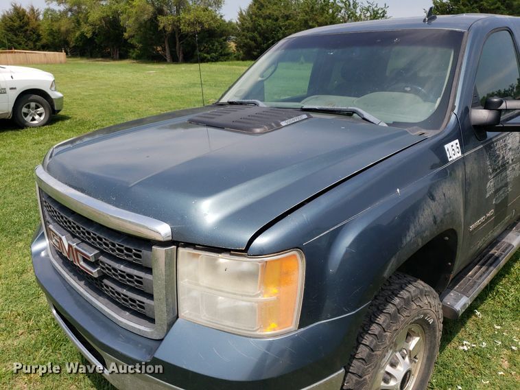 image for item IP9308 2012 GMC 2500HD  Crew Cab pickup truck