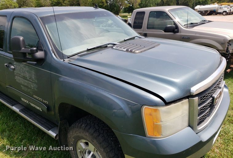 image for item IP9308 2012 GMC 2500HD  Crew Cab pickup truck