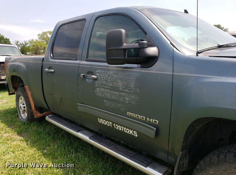 image for item IP9308 2012 GMC 2500HD  Crew Cab pickup truck